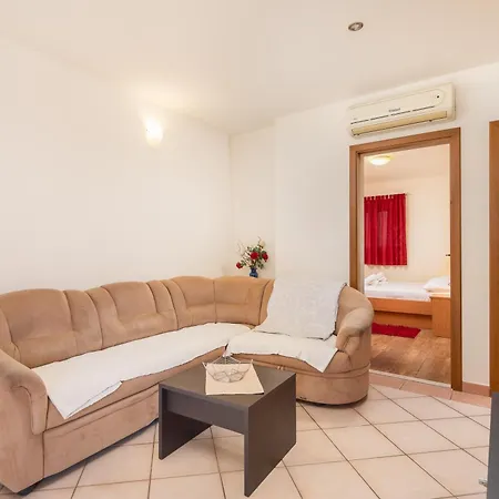 Filip - Free Parking By The House Apartment *