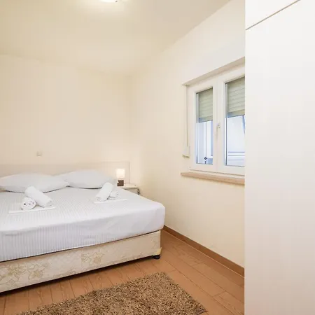 Apartment Filip - Free Parking By The House