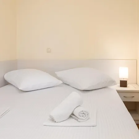 Filip - Free Parking By The House Apartment Makarska