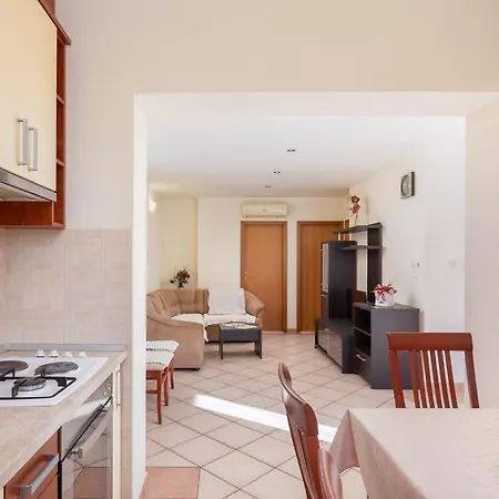 Apartment Filip - Free Parking By The House *