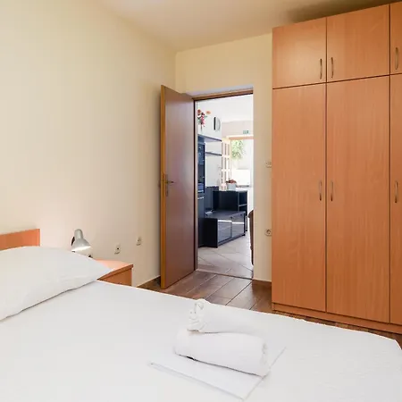 Filip - Free Parking By The House Apartment *