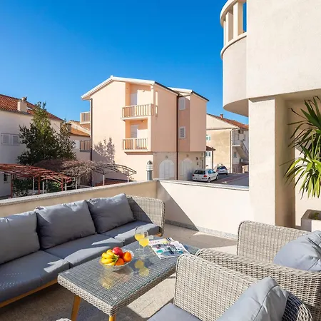 Filip - Free Parking By The House Apartment Makarska
